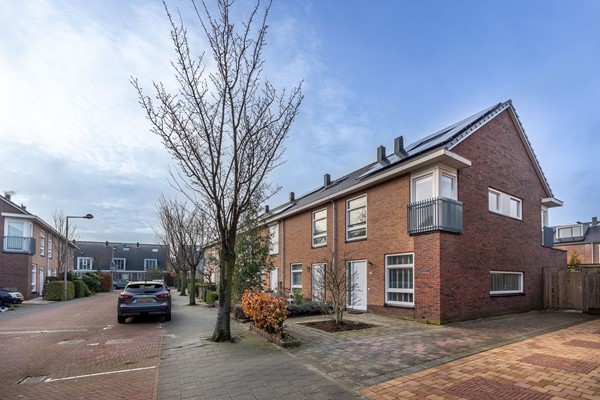 Energiezuinige hoekwoning met uitbouw, 4 slaapkamers en grote oprit!